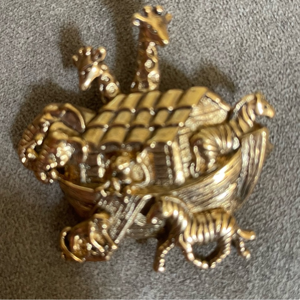 Vintage Gold Tone Noah’s Arc Brooch Pin - Picture 7 of 7